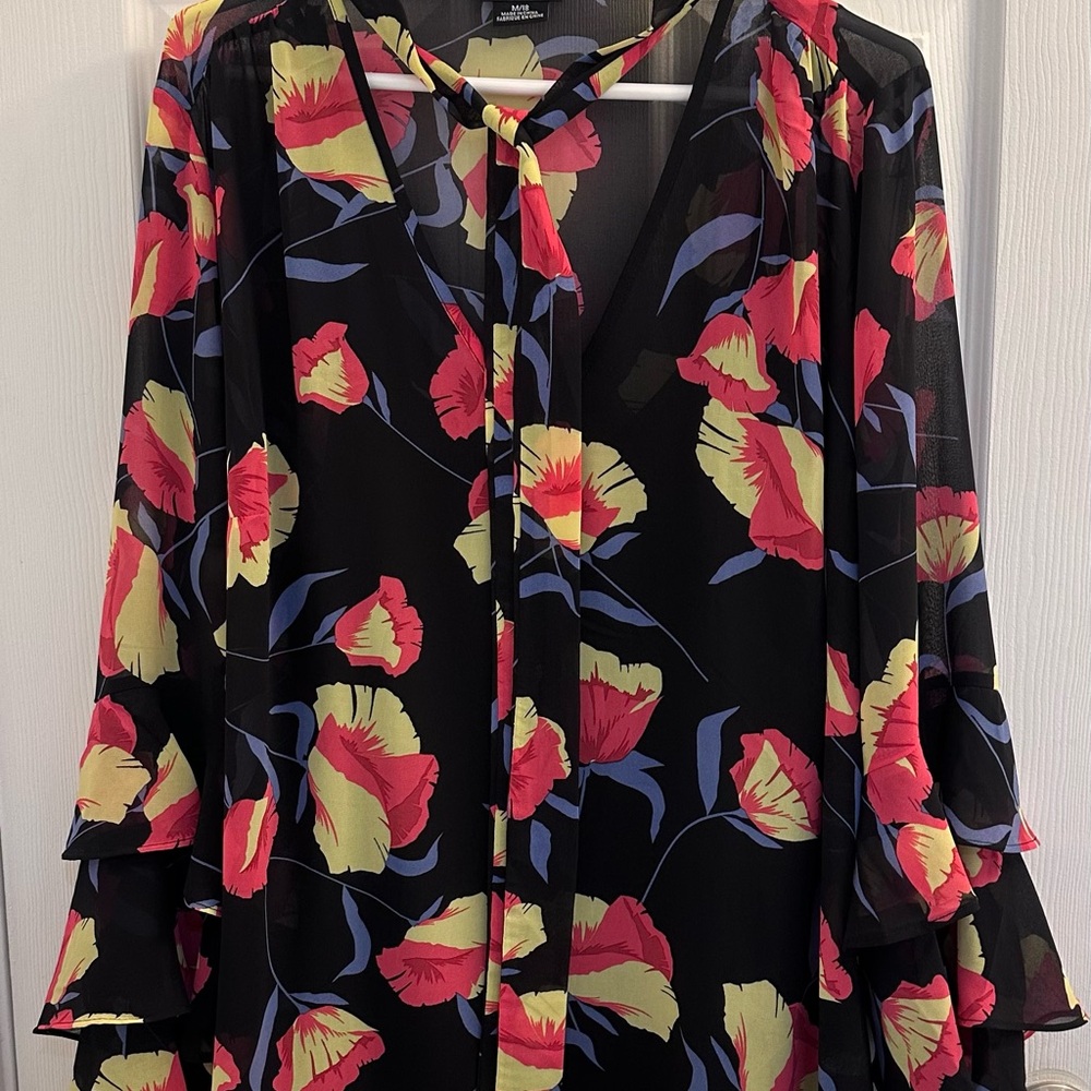 City Chic Black and Pink Floral Ruffled Bell Sleeve Blouse size 18 - Picture 5 of 12